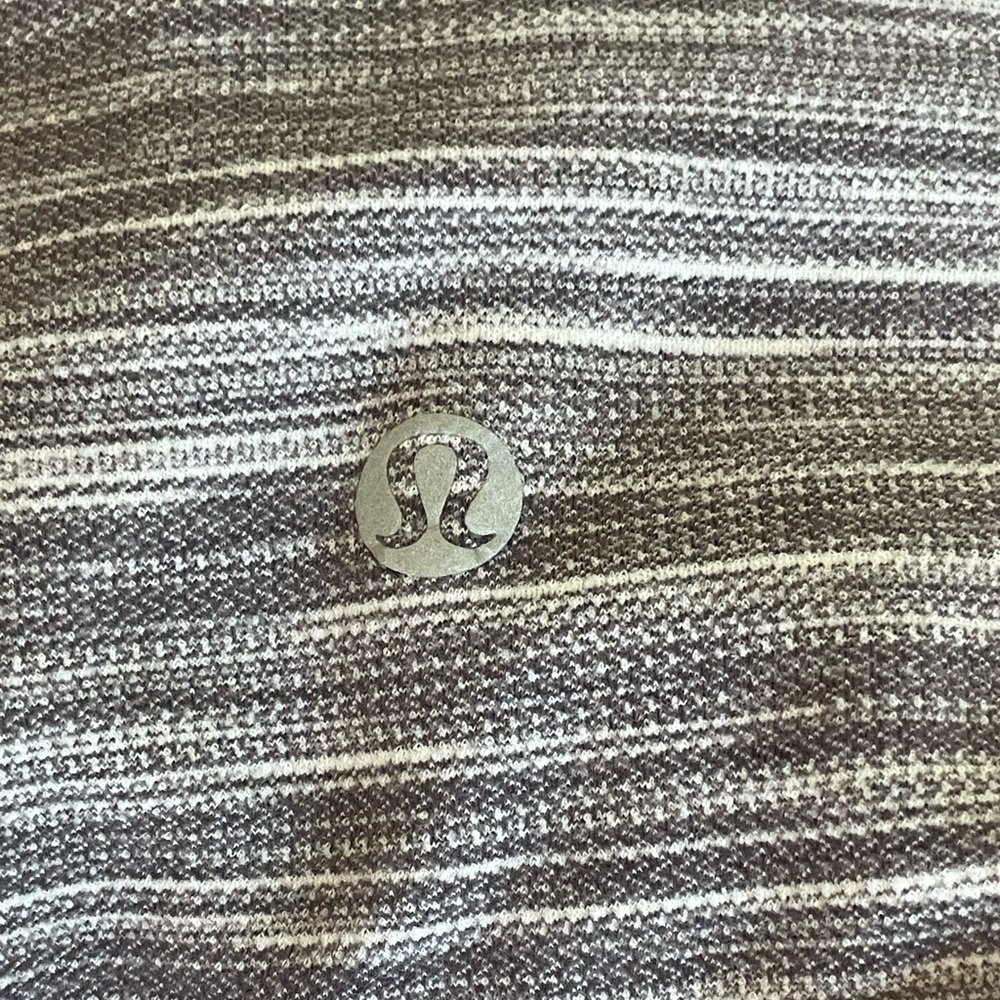 Striped grey and white lululemon leggings size 4 cropped